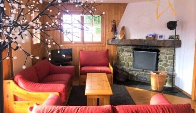 Outside : two-storey flat for 6 persons in a chalet, south-west-terrace and balcony with garden furn