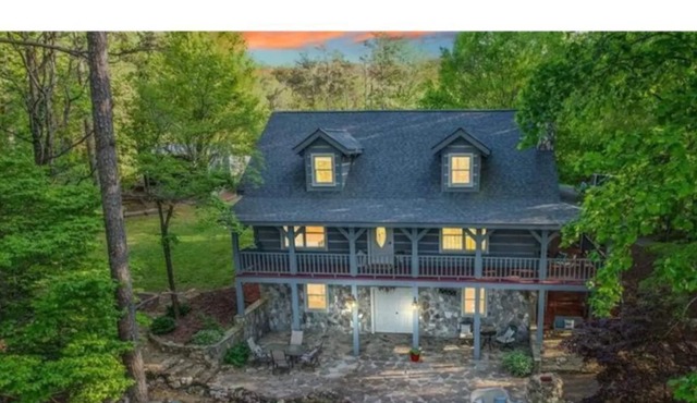 Outskirts of Heaven - enjoy a mountain feel just minutes from the city!