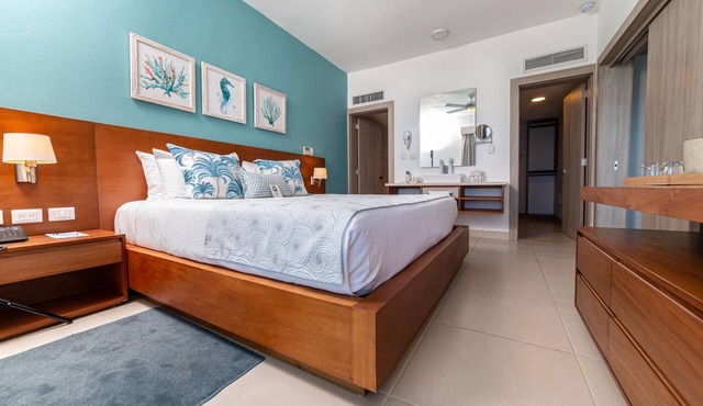 Outstanding 1 Bedroom Apartment, Pool View (A)