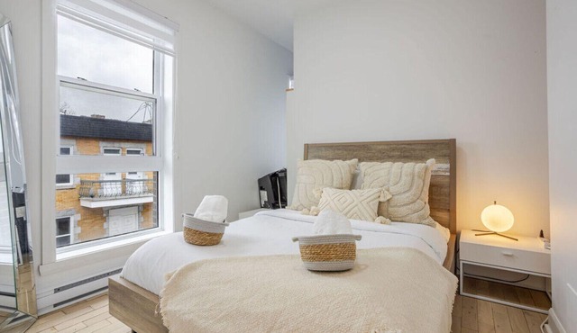 Outstanding 1BR |Downtown +steps to metro staion