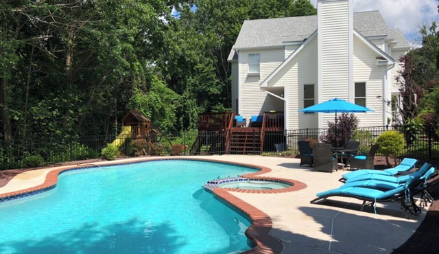 Outstanding 5-bedroom house with AC custom pool and spain charming Chester