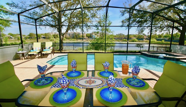 Outstanding 6 Bed Villa, Pool & Spa, Superb Lakefront Setting, 5* Windsor Hills