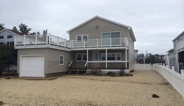 Outstanding Bayviews from this 1st floor duplex