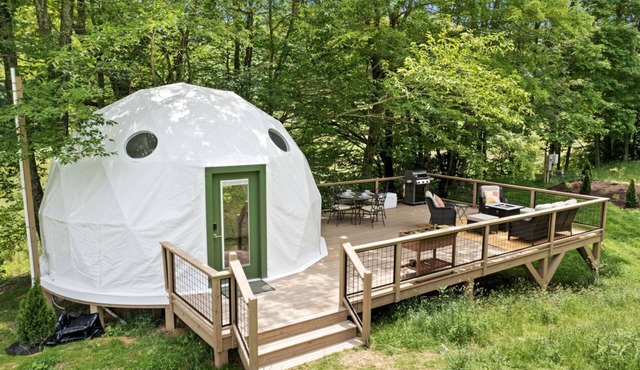Outstanding Chic Dome with Private Deck in North Carolina