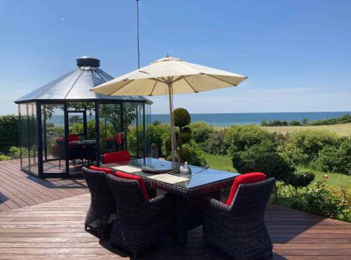 Outstanding Close To Nice Beachh