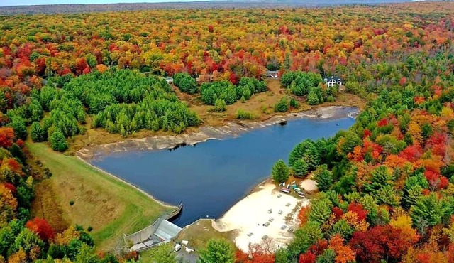 OUTSTANDING COUPLES RETREAT IN EXCLUSIVE LAKE COMMUNITY- HIKING, RAFTING, SKIING