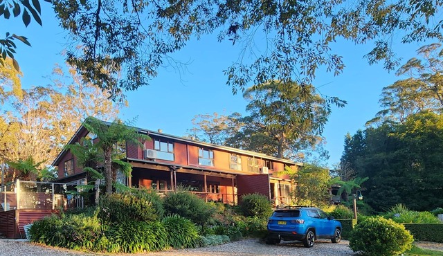 Outstanding family holiday - group B&B/farmstay in Bilpin, Blue Mountains.