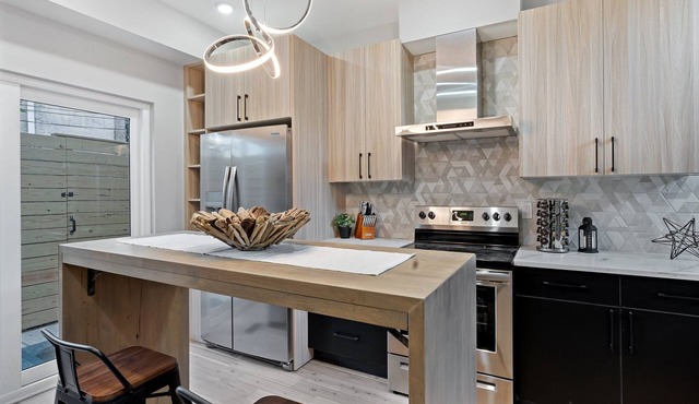 Outstanding High-End 4B/3B - w/RoofDeck