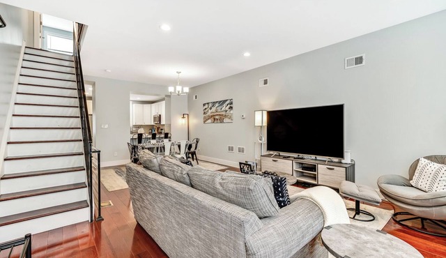 Outstanding Home! Relaxing Rooftop+Patio W/Grill