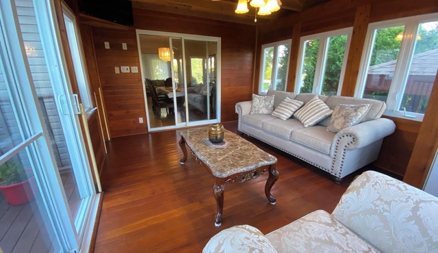 Outstanding House 25 minutes to Downtown Montreal - Many rooms