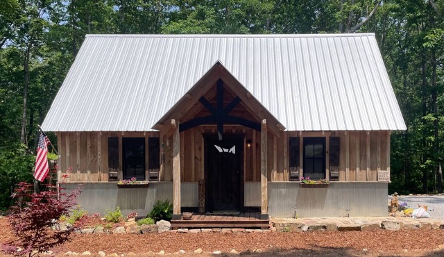 "Outstanding Long Weekend Location!" Cozy 2BR Cabin w/Screened Porch - 2 miles to Cloudland Canyon