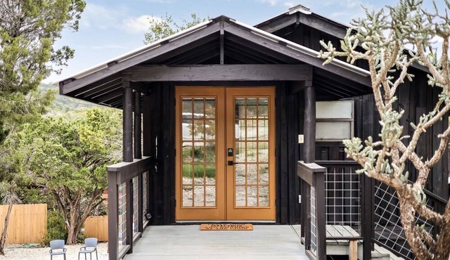 Outstanding Modern Cabin with Spectacular Outdoor and Indoor Areas in Texas