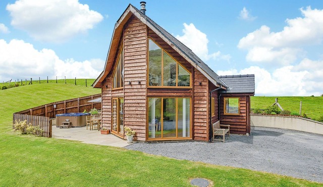 Outstanding open plan two storey lodge.