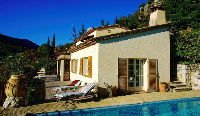 Outstanding Provençal Villa with Spectacular Views Available All Year