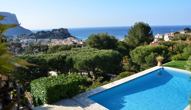 Outstanding rental property with pool for 8 persons i cassis france