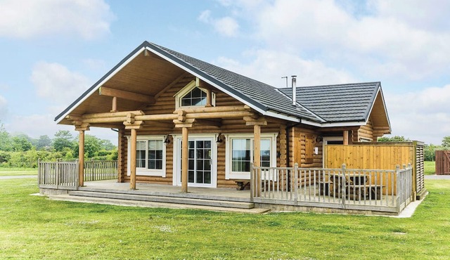 Outstanding, spacious and contemporary two storey lodge.
