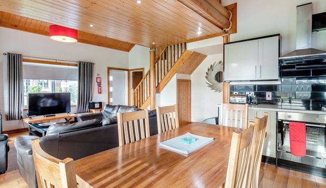 Outstanding, spacious and contemporary two storey lodge.