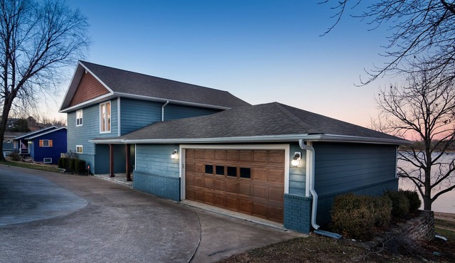 Outstanding View Lake Access Spacious Lakehouse