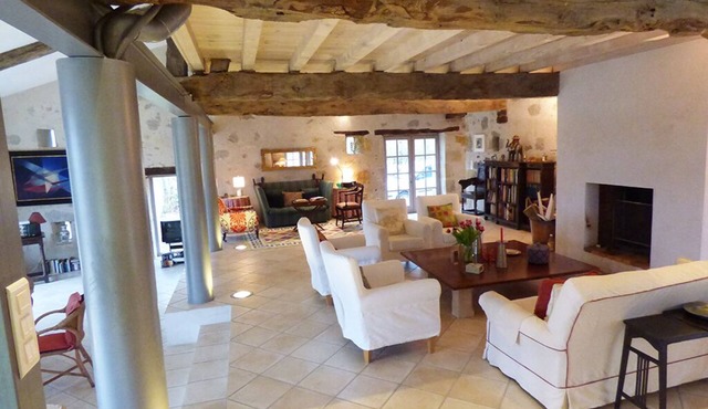 Outstandingly restored fortified 16th-century farmhouse near Condom