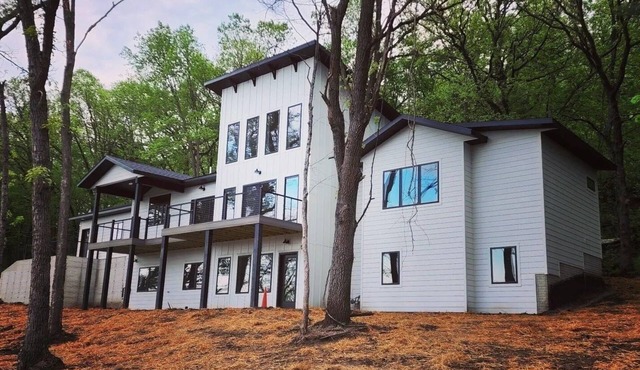 Over 3600 sqft house in gorgeous Decorah, Iowa!