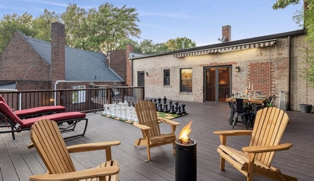 Over 4500 sqft of Luxury living [Billiards table, Arcade room, 5 BR & 4 BA]