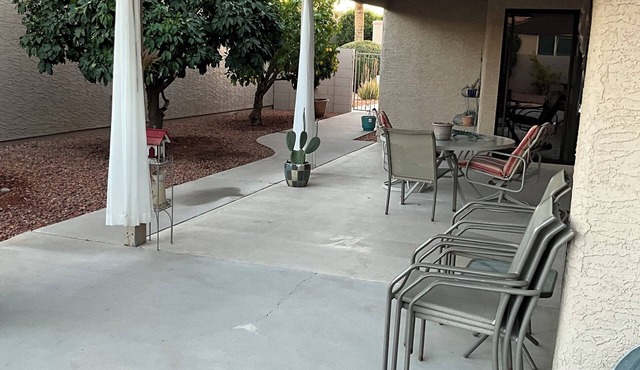Over 50 Community - Short Walk to Cottonwood Pool and restaurant