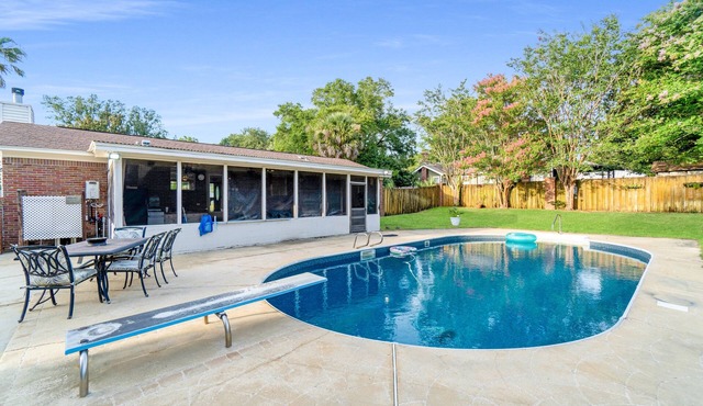 Over The Hill By The Bayou, Pool, Family Friendly