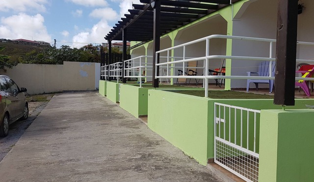 Over The Hill - Guesthouse & Residence