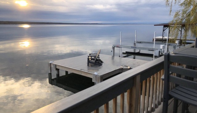 Over-Water Deck, Sunset Views, Fireplace, Dock & Boat Lift, Kayaks/SUPs/Canoe!