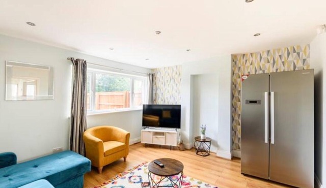 Overbury Lodge, Birmingham with FREE Parking