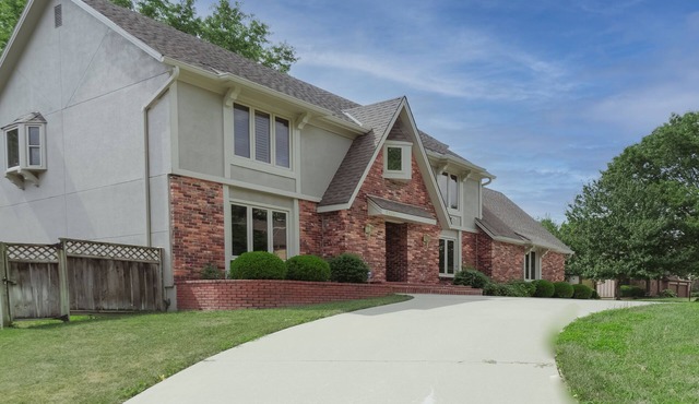 Overland Park Family house - New Large spacious Private Residence