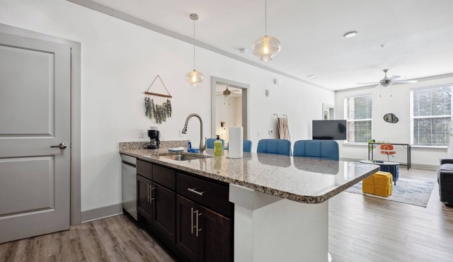Overlook 2103 I Luxury Redefined I Free Parking