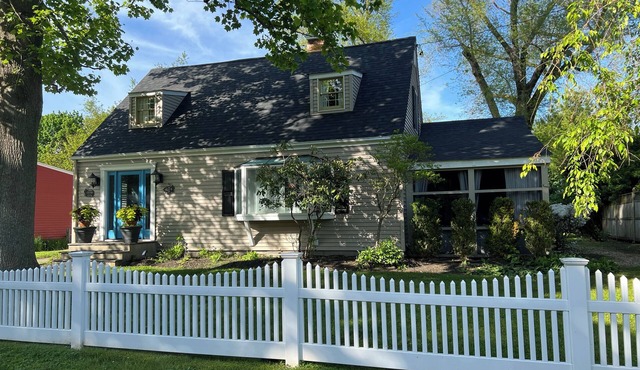 Overlook a Vineyard, Walk to the Beach, and only a Short Walk to Town - 5 Star!