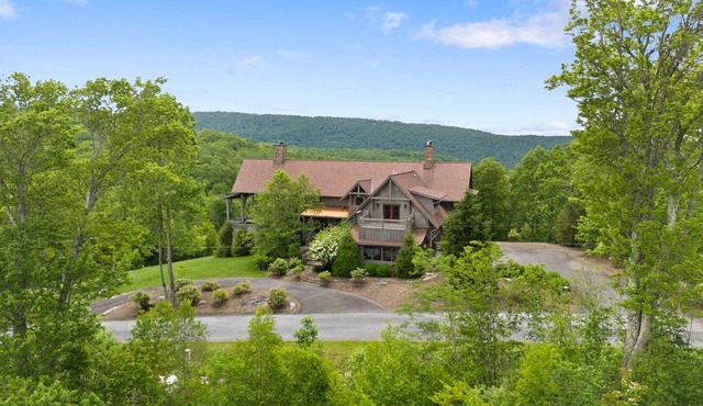 Overlook at Wilderness Trail - Luxury custom home with Multi state views of TN and VA