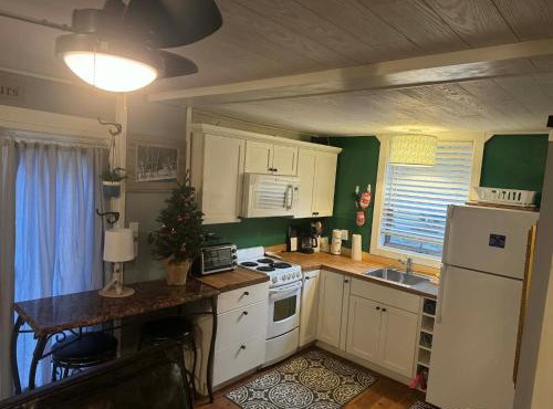 Overlook Condo 21-C Studio Off Mountain Lodging