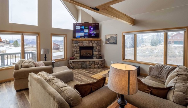 Overlook, gorgeous large home with Hot Tub and Pool Table, 5/3, near Granby Ranch - Sleeps 12