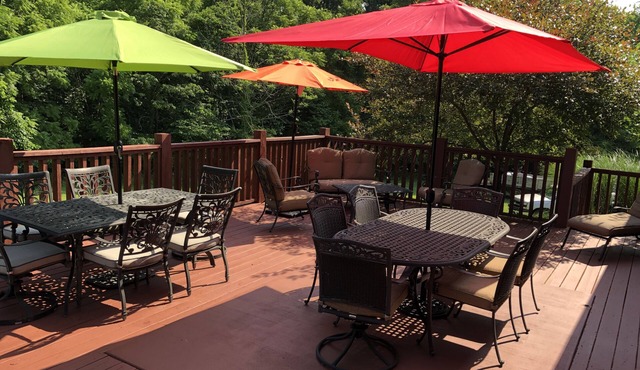 *Overlook, Hidden Gem + Large Deck for Entertaining Friends & Family