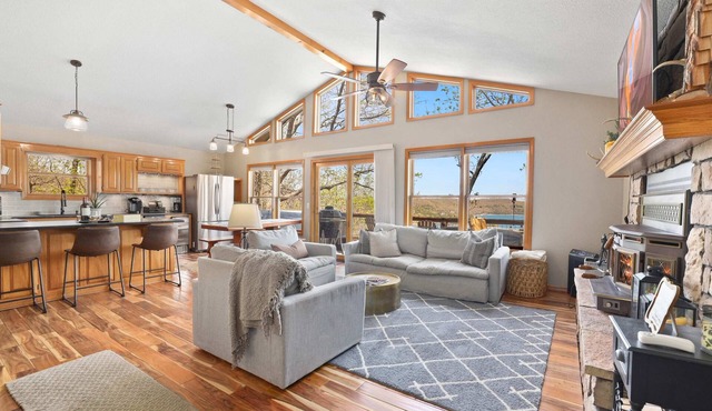 Overlook - Hot Tub - Beaver Lake