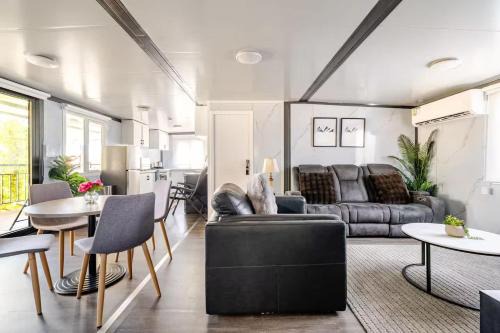 Overlooking a Park - A sunny escape