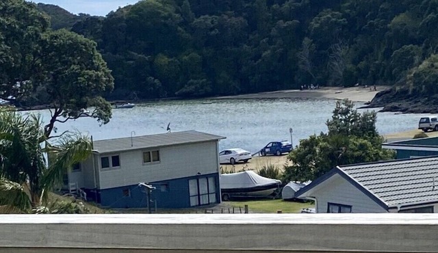 Overlooking beautiful Tutukaka Harbour. Only 100m from Pacific Bay beach