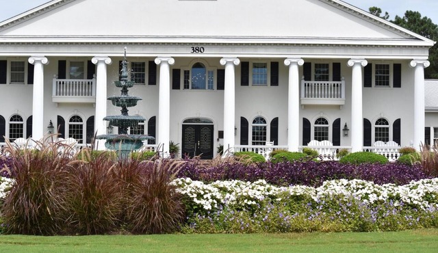 Overlooking Golf Course Villa 1408 with Full Kitchen Close to Calabash by RedAwning