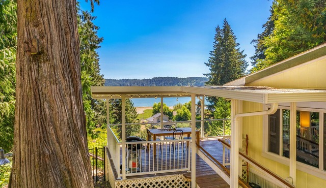 Overlooking Hood Canal Vistas & Private Garden