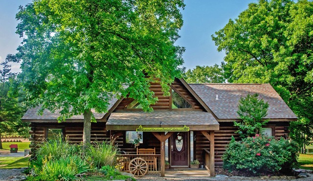 Overlooking pool & playground, walking distance to Thunder Ridge Arena.