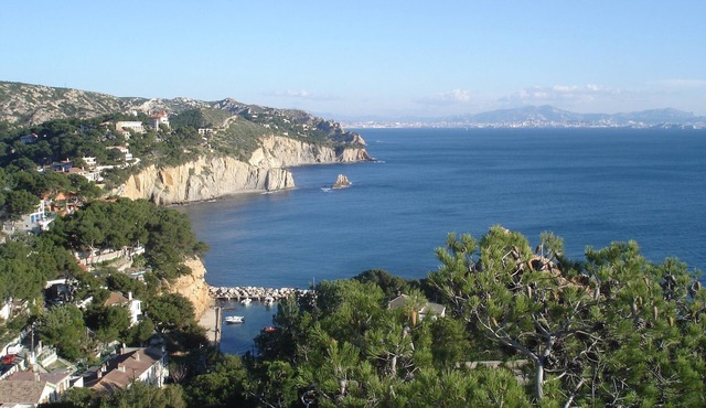 Overlooking the little port, 60 m2 gîte with incredible view, large garden