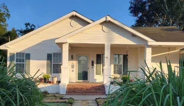 Oversized 1932 bungalow with updates. Only 2 hours from Tybee Island, Georgia