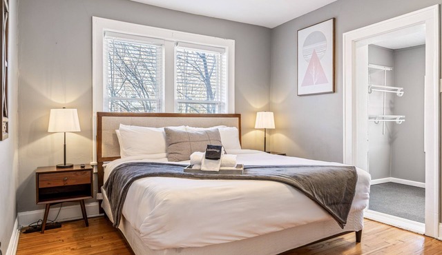 Oversized 2 Bedroom Apartment in South City!