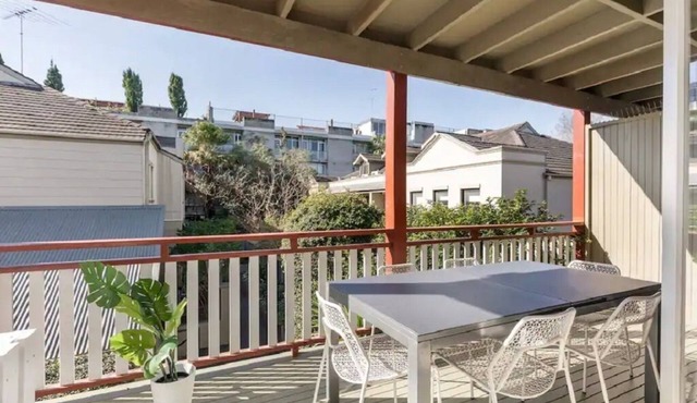 Oversized Artdeco Apartment w 4m high ceilings