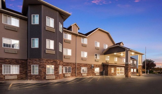 Oversized King Room! With Indoor Pool, Free Parking, Pets are welcome.