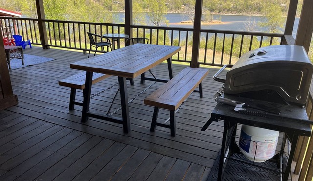 OVERSIZED PORCH, LAKE FRONT, Mammoth Cave, Fast WiFi, Firepit, Game room, hiking