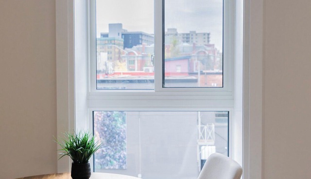 Oversized Trendy Studio Unit in Prime Downtown location
